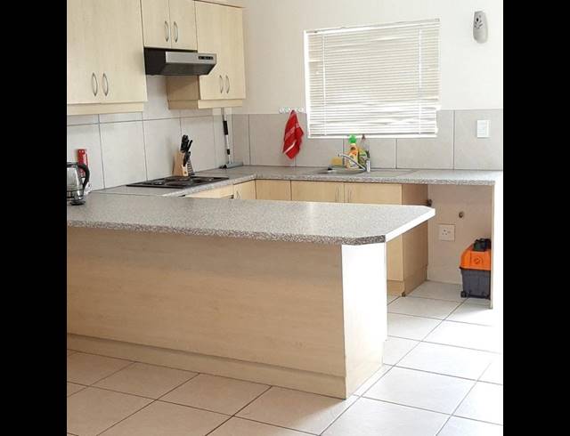 1 BEDROOM PROPERTY TO RENT IN WYNBERG